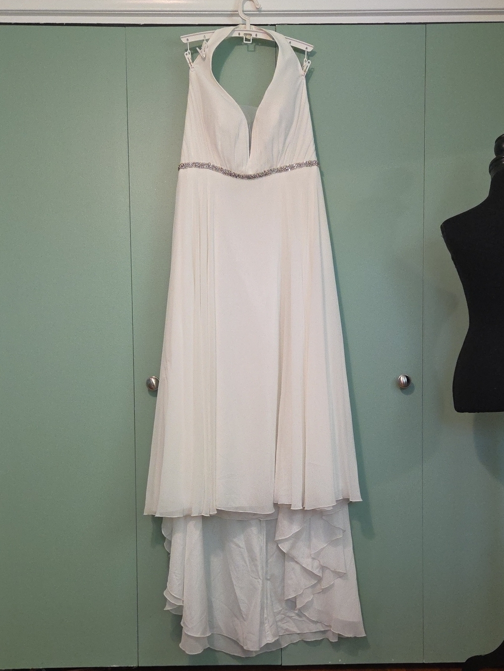 Db Studio White Halter Neck Rhinestone Underbust Wedding Dress Size 18w